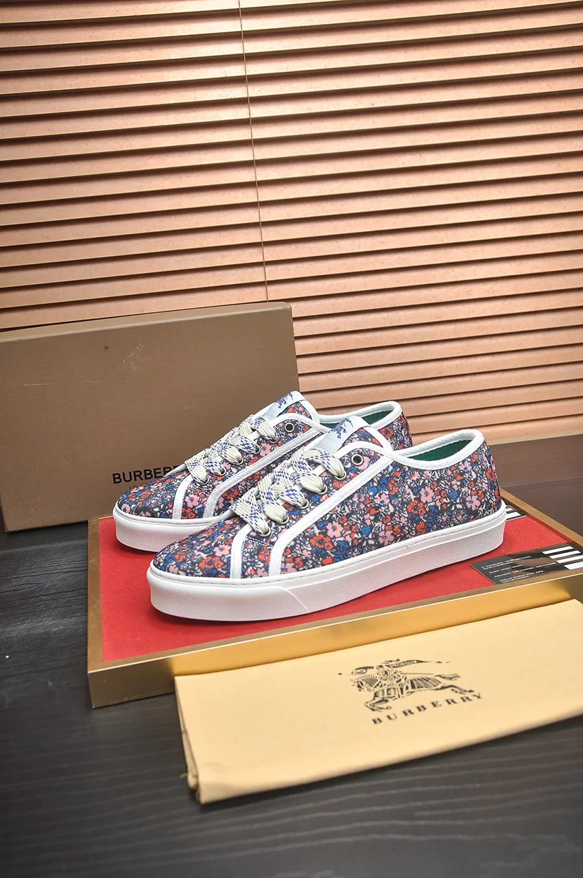 Men's shoes💰460💶【Burberry】Classic low-top sneakers｜Imported cowhide with classic plaid fabric｜Cow leather lining｜Original outsole｜Fine workmanship and comfortable to wear Size: 38-44 (customized at 45)